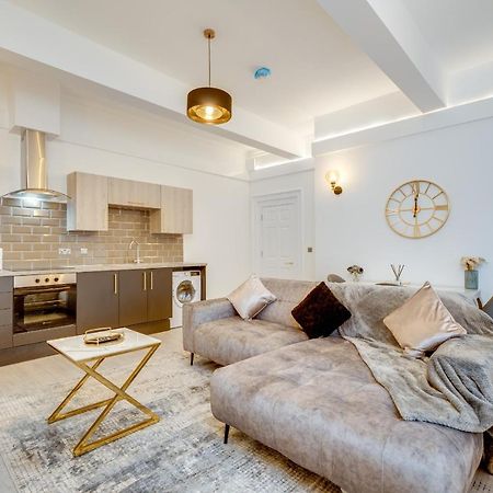 Town House Apartments Уейкфийлд Екстериор снимка