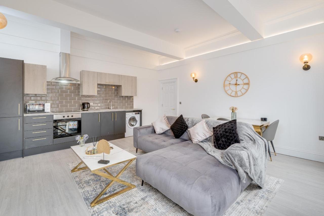 Town House Apartments Уейкфийлд Екстериор снимка