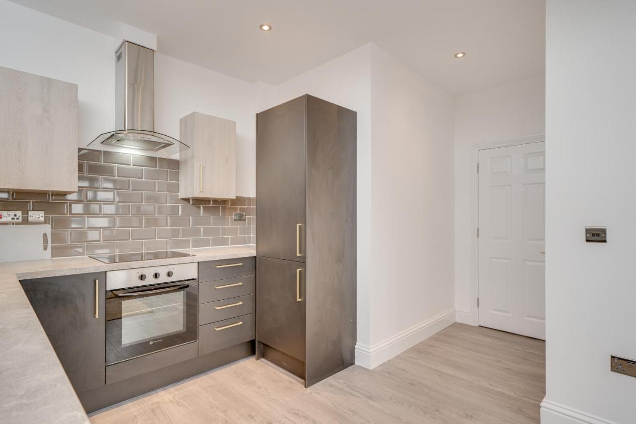 Town House Apartments Уейкфийлд Екстериор снимка