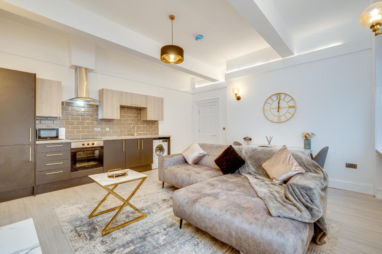 Town House Apartments Уейкфийлд Екстериор снимка