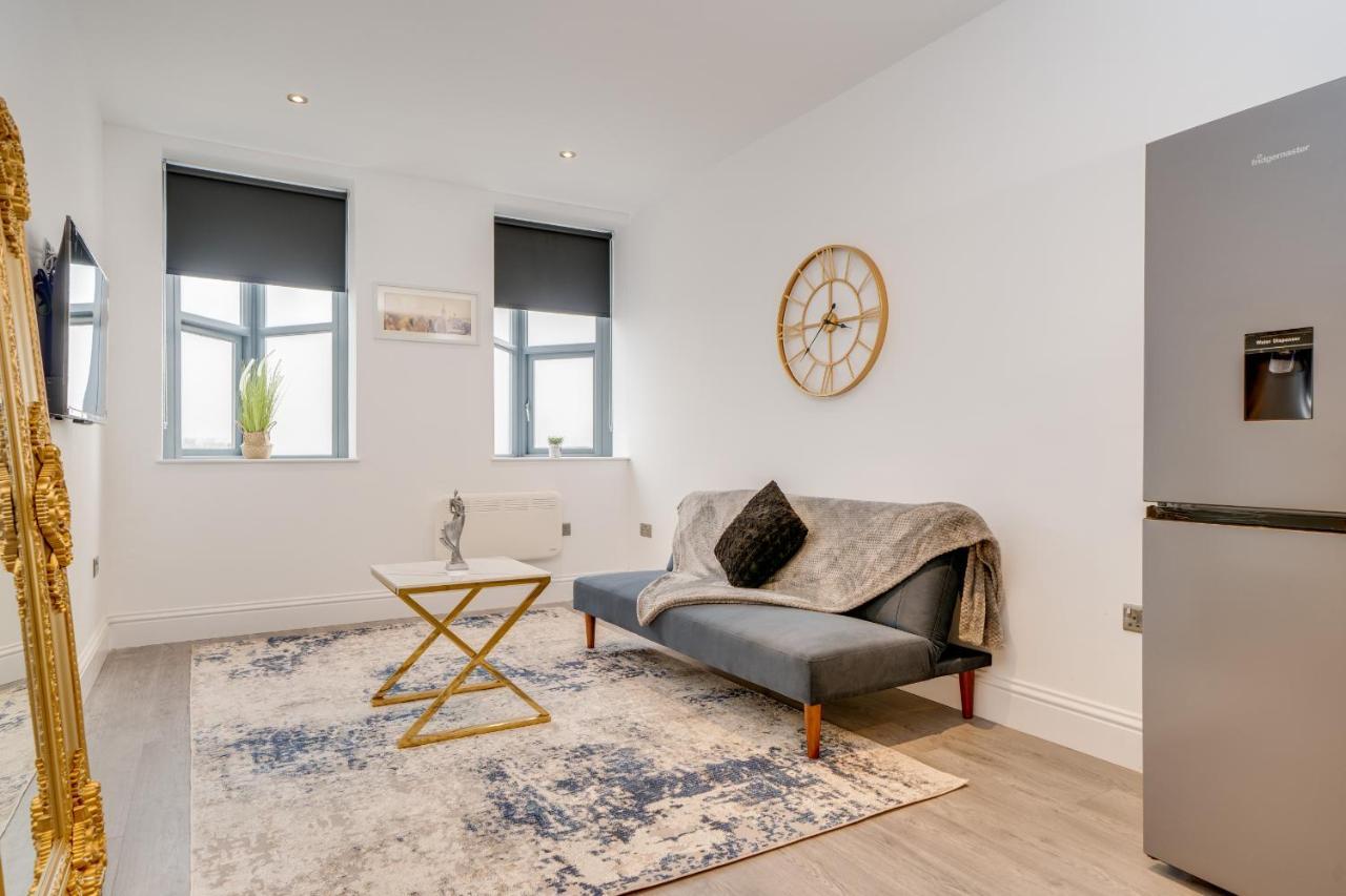 Town House Apartments Уейкфийлд Екстериор снимка