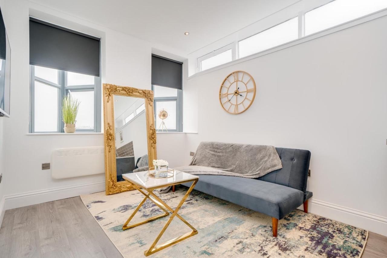Town House Apartments Уейкфийлд Екстериор снимка