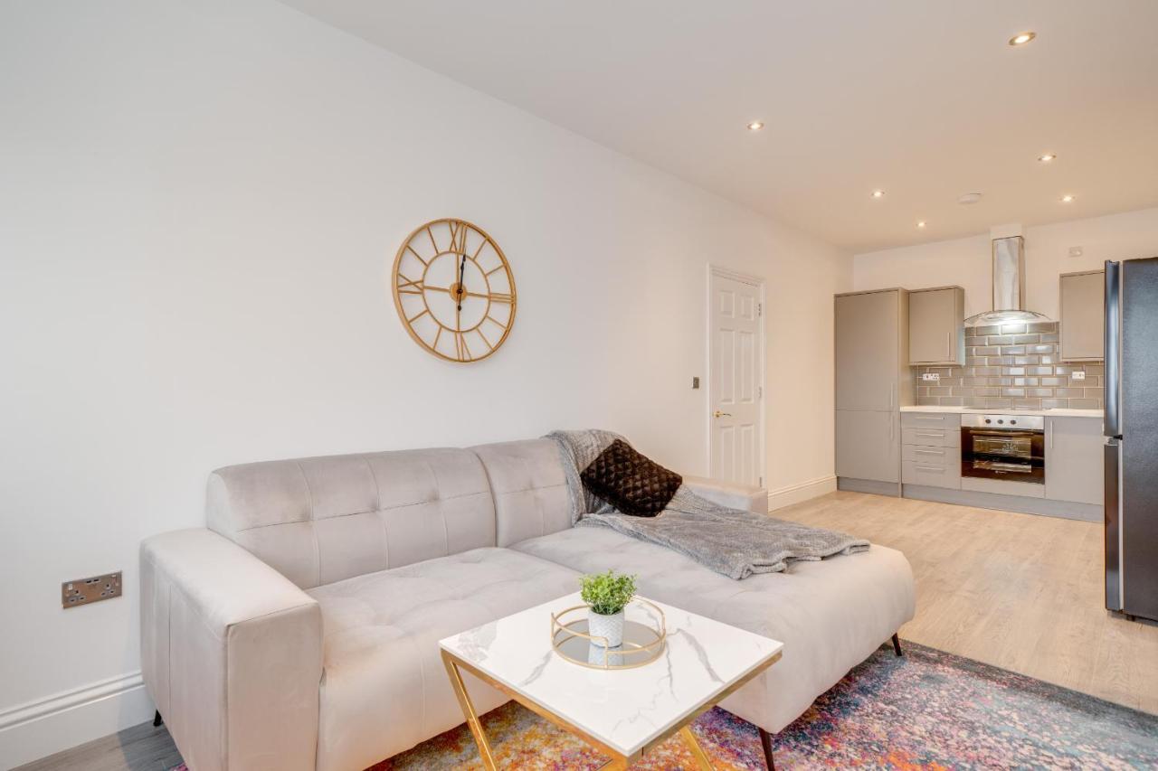 Town House Apartments Уейкфийлд Екстериор снимка
