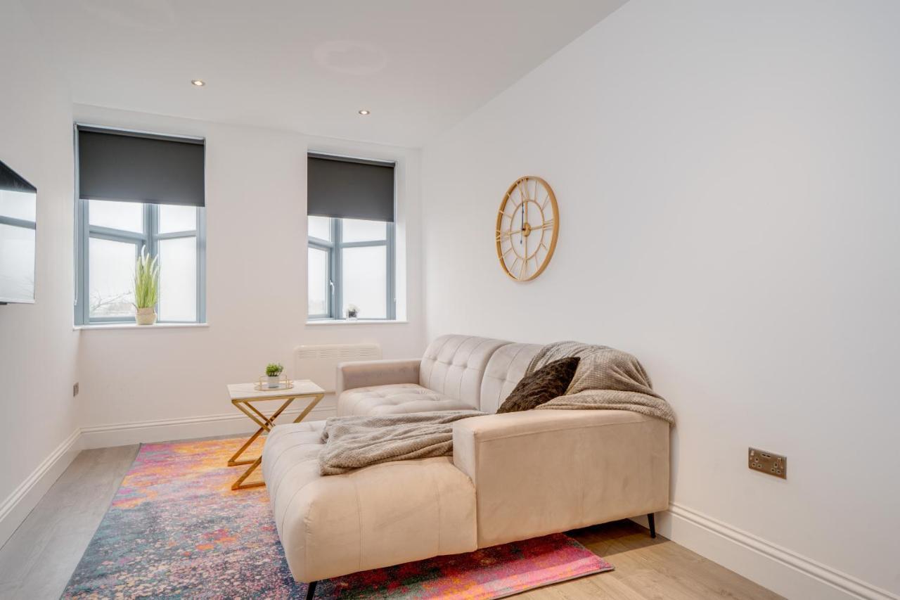 Town House Apartments Уейкфийлд Екстериор снимка