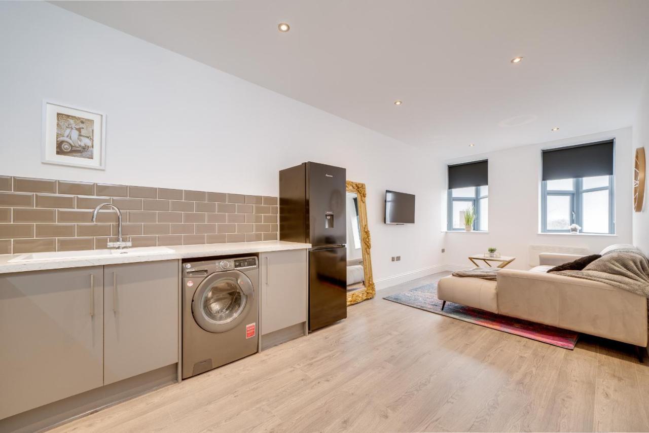 Town House Apartments Уейкфийлд Екстериор снимка