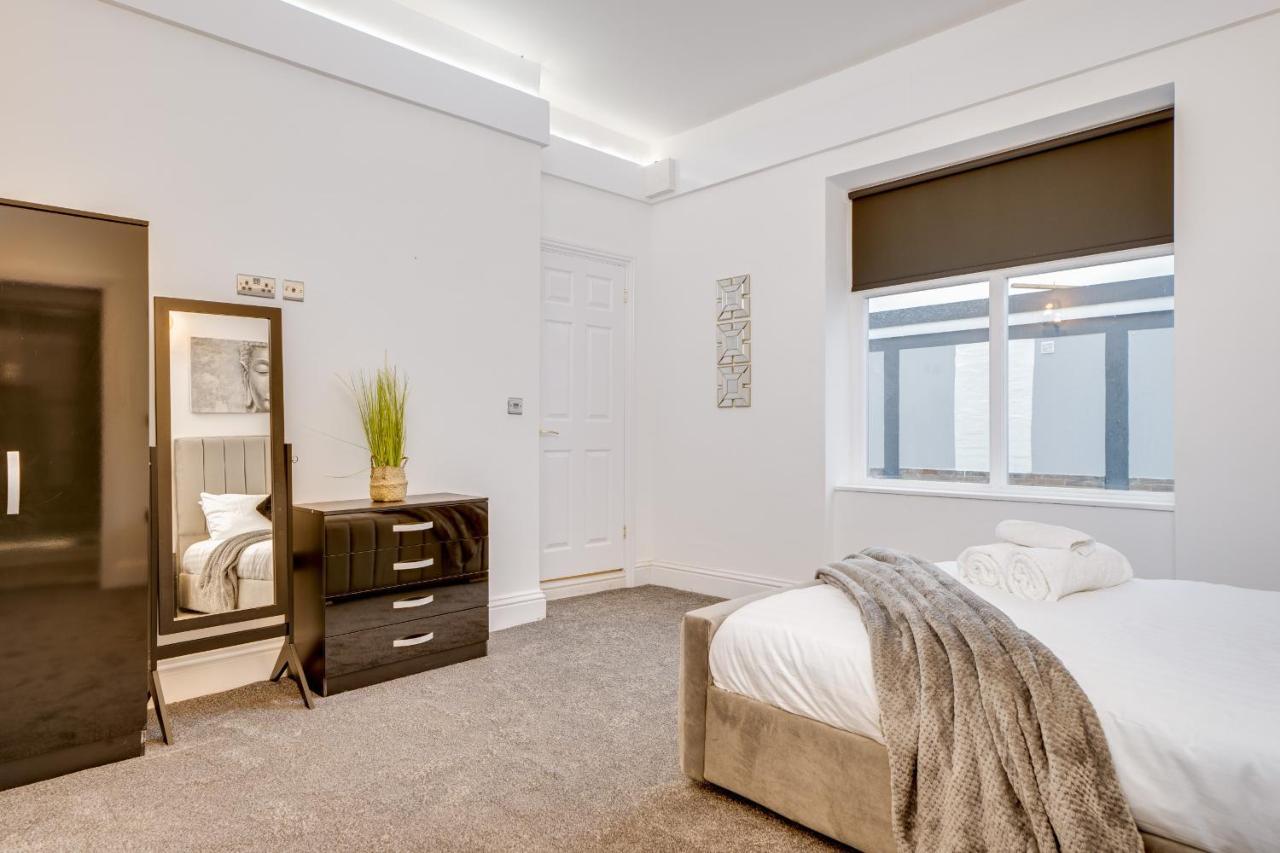 Town House Apartments Уейкфийлд Екстериор снимка