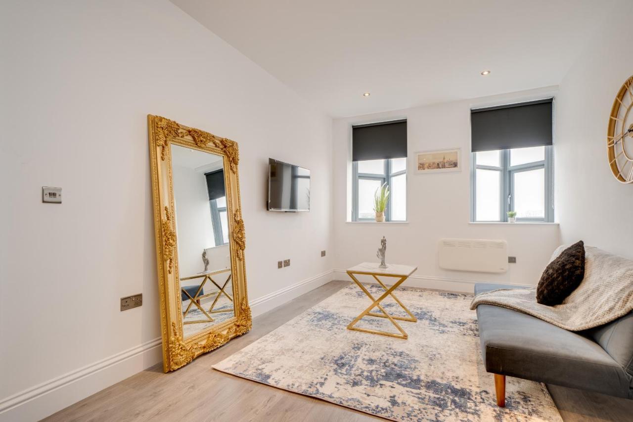 Town House Apartments Уейкфийлд Екстериор снимка