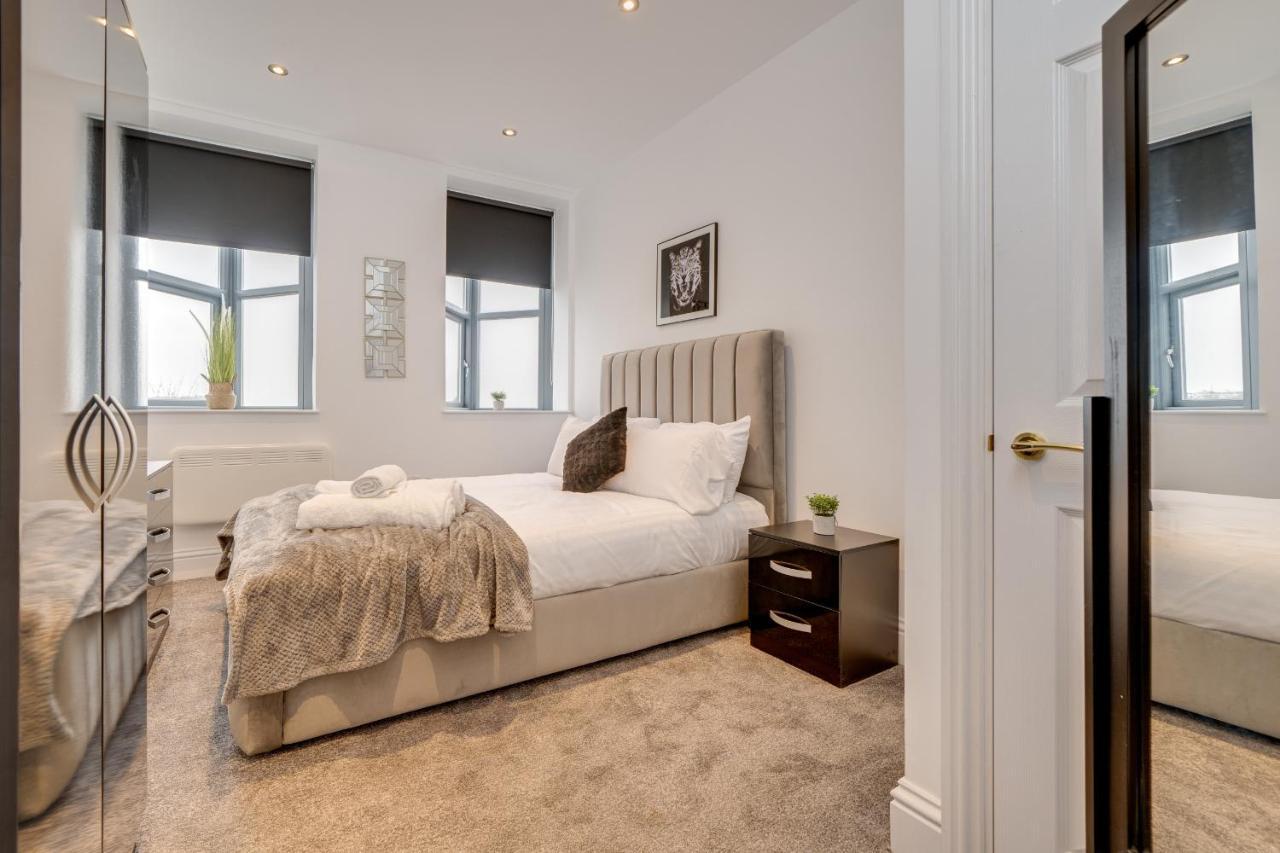 Town House Apartments Уейкфийлд Екстериор снимка