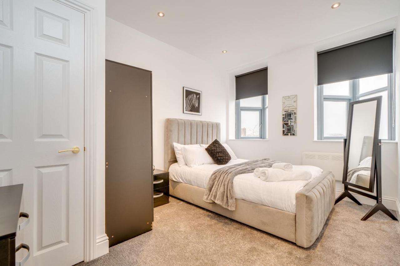 Town House Apartments Уейкфийлд Екстериор снимка