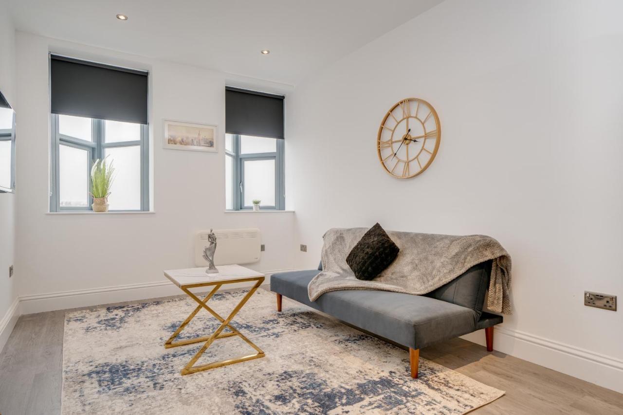 Town House Apartments Уейкфийлд Екстериор снимка