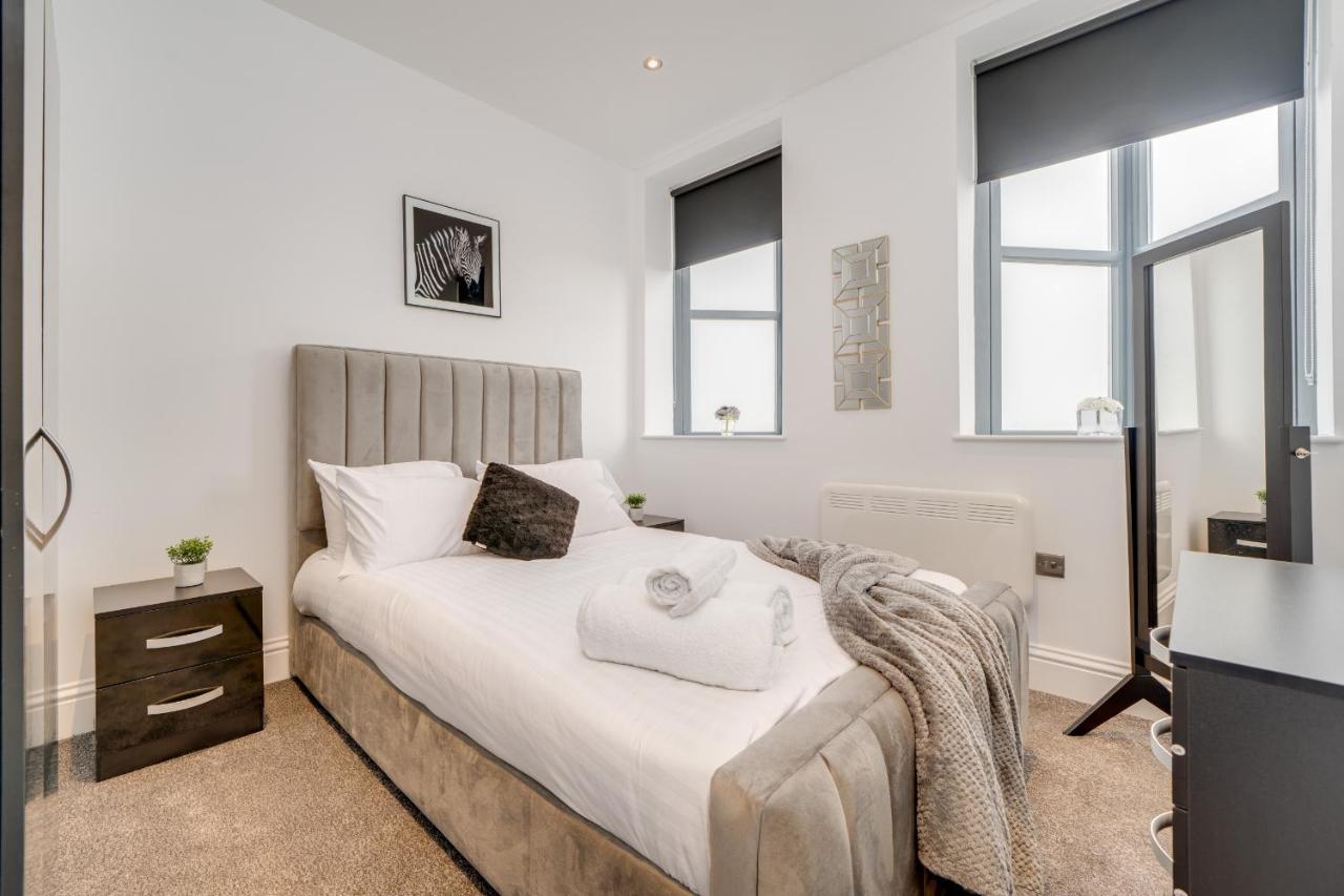 Town House Apartments Уейкфийлд Екстериор снимка