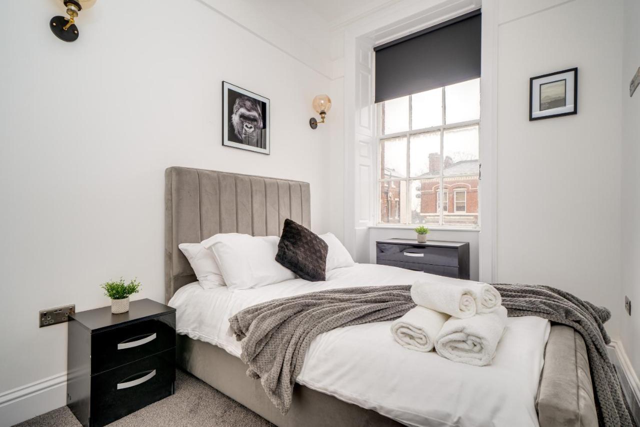 Town House Apartments Уейкфийлд Екстериор снимка