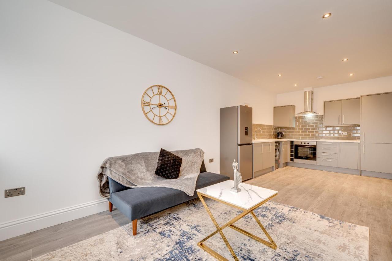 Town House Apartments Уейкфийлд Екстериор снимка