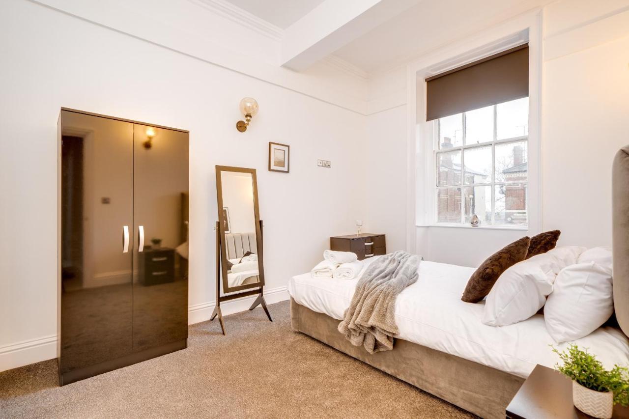 Town House Apartments Уейкфийлд Екстериор снимка