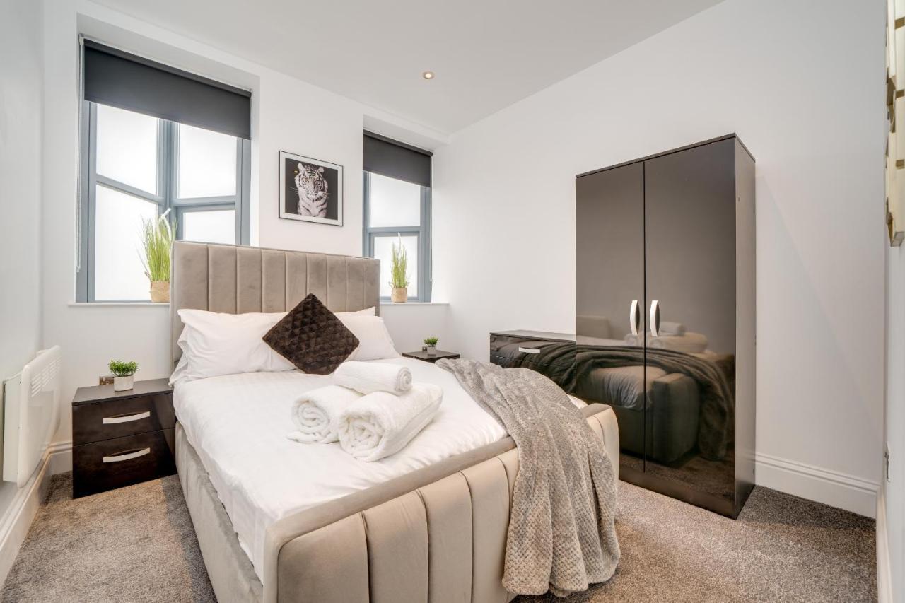 Town House Apartments Уейкфийлд Екстериор снимка