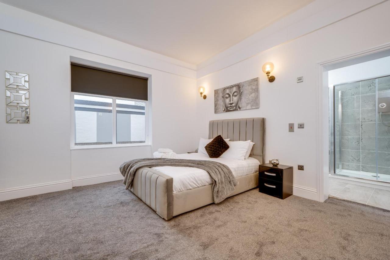 Town House Apartments Уейкфийлд Екстериор снимка